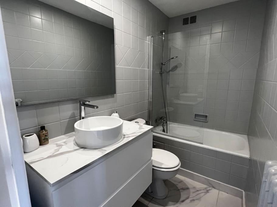 Ferienwohnung T2 Lumineux Refais A Neuf Avec Parking ! Lorient Exterior foto